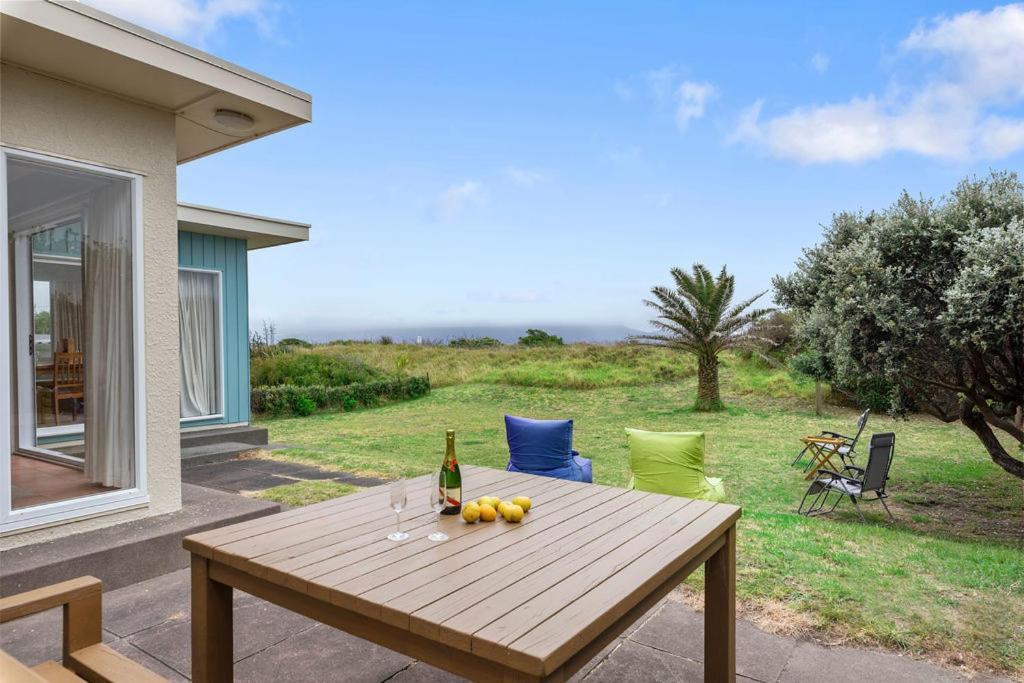 La Casa De La Playa - Beachfront Waikanae Home Exterior photo