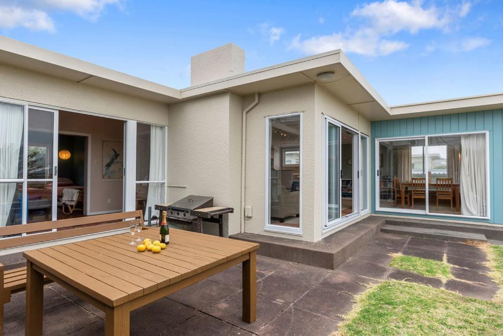 La Casa De La Playa - Beachfront Waikanae Home Exterior photo